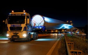 Transport komponentów turbin wiatrowych - transport śmigieł - transport ponadgabarytowy