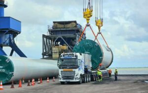 Transport komponentów turbin wiatrowych - transport śmigieł - transport ponadgabarytowy