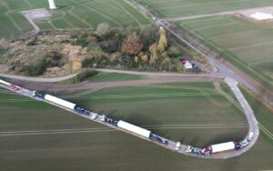 Transport komponentów turbin wiatrowych - transport śmigieł - transport ponadgabarytowy